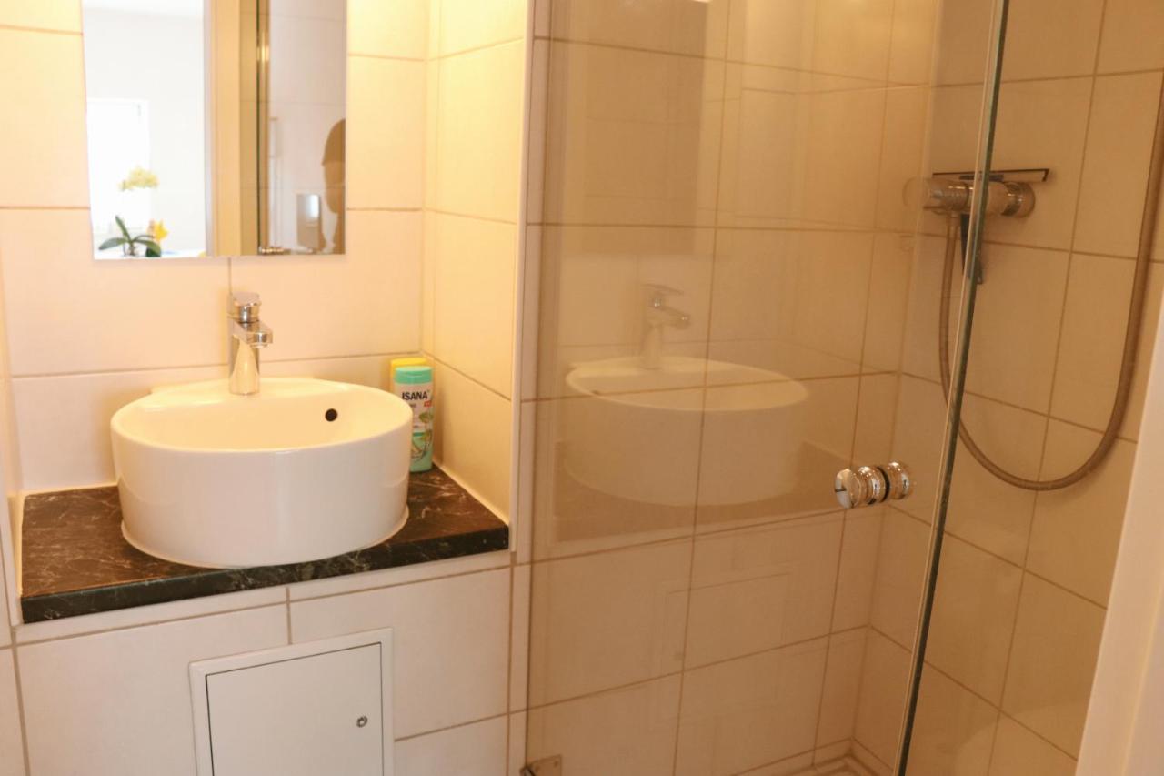 Helles Apartment Fuer 1-2 Pers. Mit Parkplatz Und Wifi Kraiburg am Inn Luaran gambar