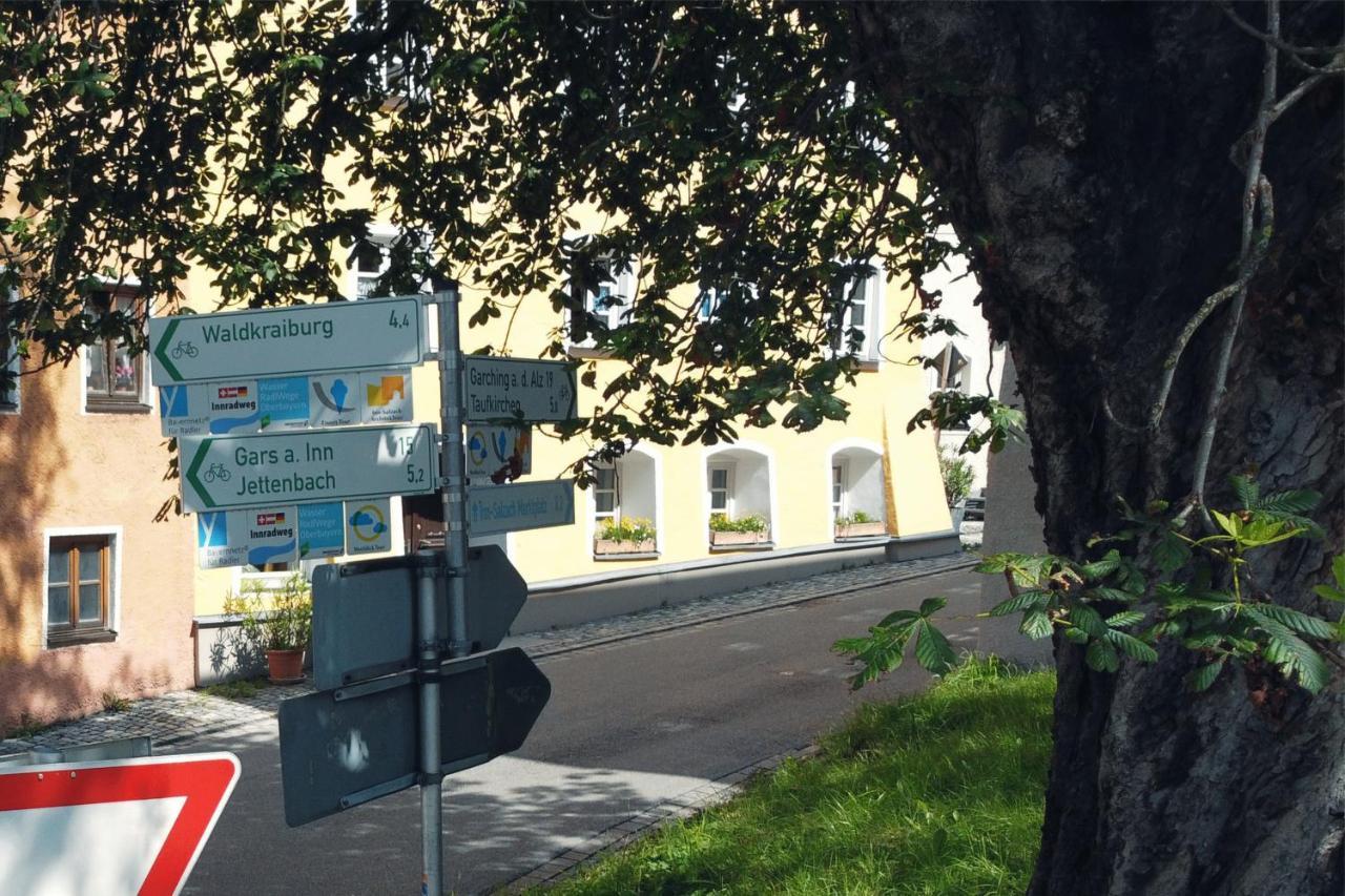 Helles Apartment Fuer 1-2 Pers. Mit Parkplatz Und Wifi Kraiburg am Inn Luaran gambar
