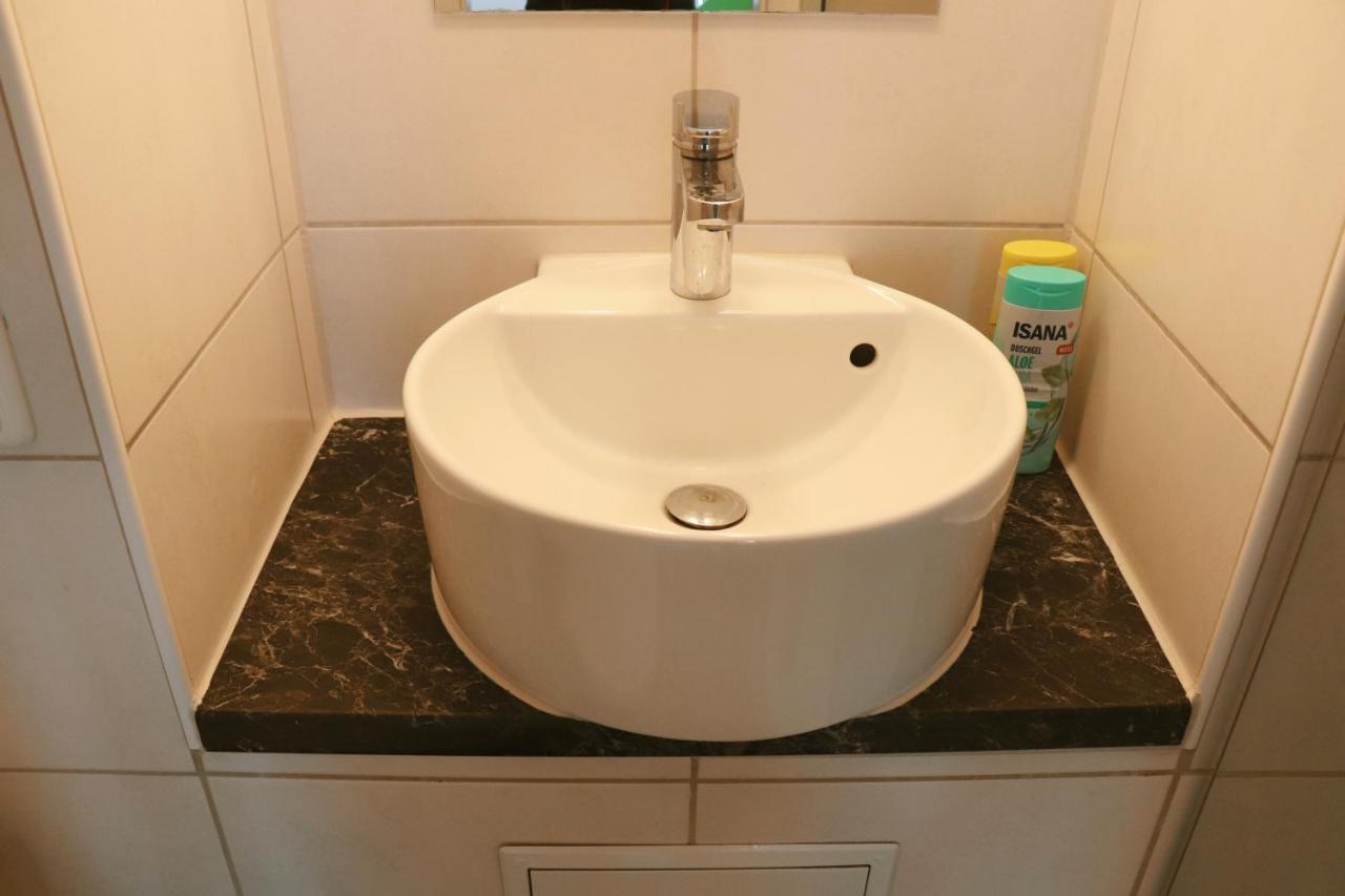 Helles Apartment Fuer 1-2 Pers. Mit Parkplatz Und Wifi Kraiburg am Inn Luaran gambar