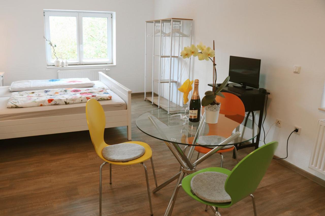 Helles Apartment Fuer 1-2 Pers. Mit Parkplatz Und Wifi Kraiburg am Inn Luaran gambar